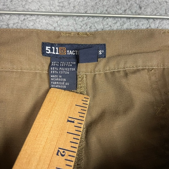 5.11 Tactical Cargo Shorts Men's 34 Khaki Utility Pockets - Picture 3 of 9